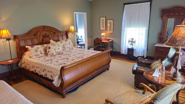 Image 1 for Old Victorian Suite