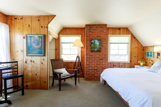 Image 2 for Redwoods Room