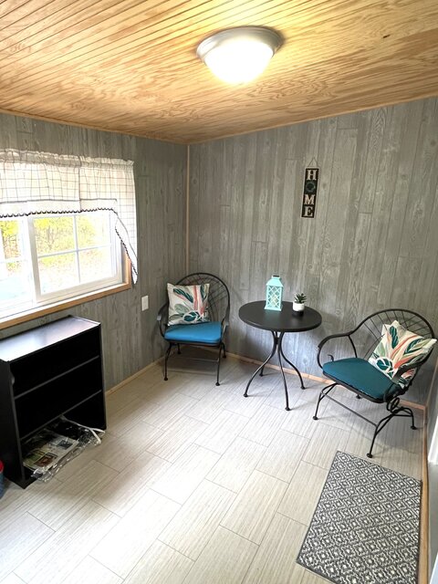 Image 5 for Whispering Acorn