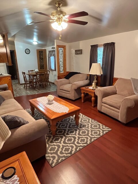 Image 2 for Whispering Acorn