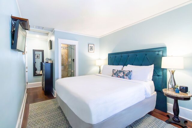 Image 1 for 14) Papa's Room (King)