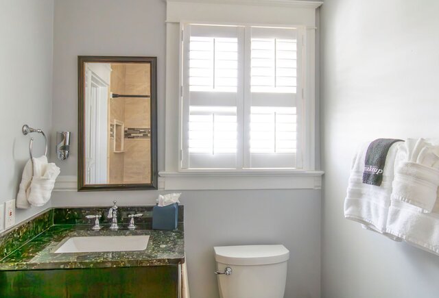 Image 3 for 11) Hadley Richardson (Queen)