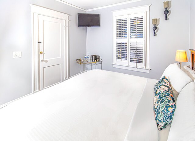 Image 1 for 09) Martha Gellhorn (King)