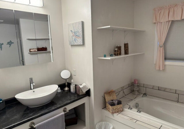 Image 4 for Freyja's Suite (2 Queen)