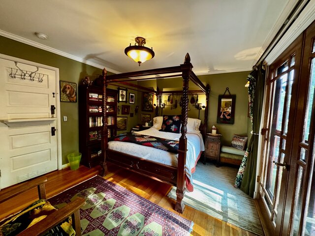 Image 2 for Green Room