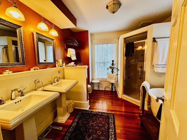 Image 5 for Master Suite