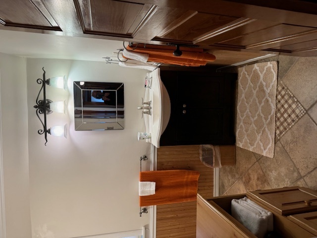 Image 5 for Washington House- North Room