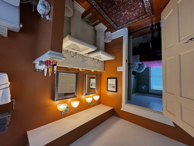 Image 4 for Master Suite