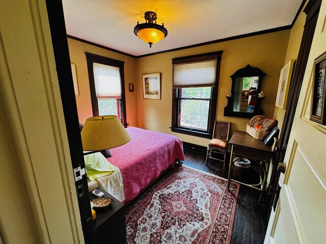 Image 2 for Gold Room