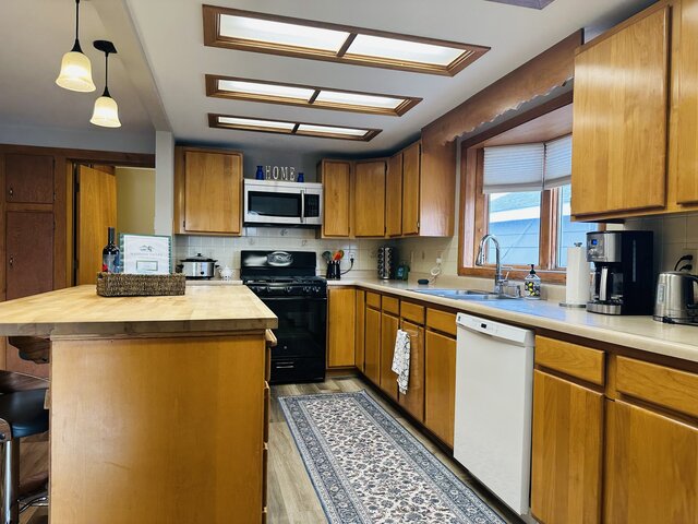 Image 1 for 24 Peaceful Furnished 4 Bedroom Home