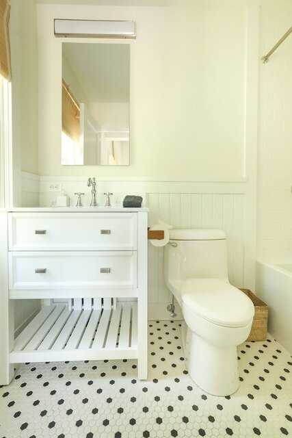 Image 4 for The Big Chicken Room