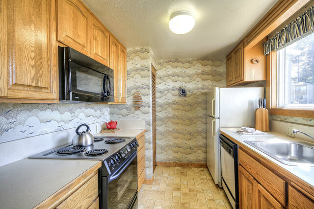 Image 7 for 101) 2 BR Suite, 1½ baths, no pets