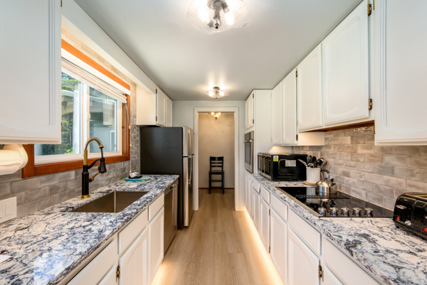 Image 17 for 131) Penthouse 2BR suite, 2½ baths, no pets