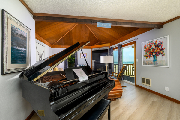 Image 8 for 131) Penthouse 2BR suite, 2½ baths, no pets