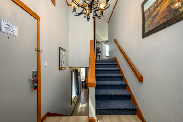 Image 4 for 131) Penthouse 2BR suite, 2½ baths, no pets