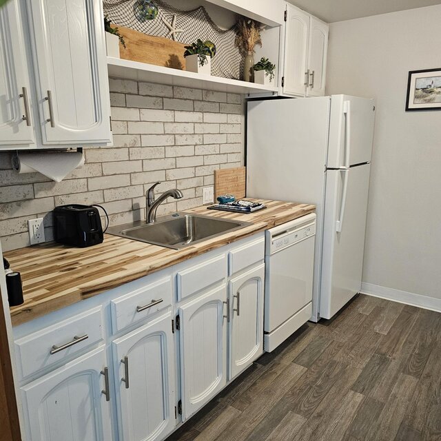 Image 4 for 110) Studio, full kitchen, pet friendly