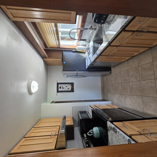 Image 6 for 108) Studio, full kitchen, pet friendly