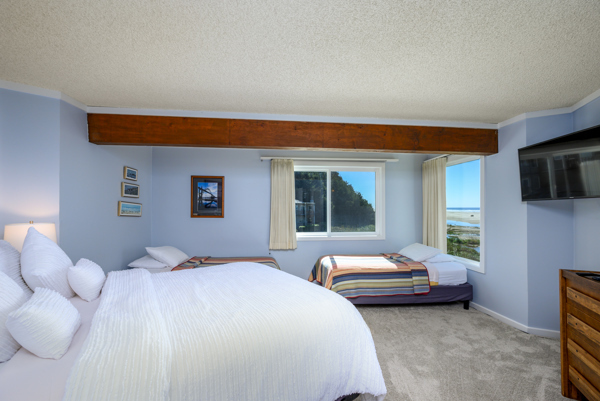 Image 2 for 102) 2 BR Suite, 1½ Baths, no pets