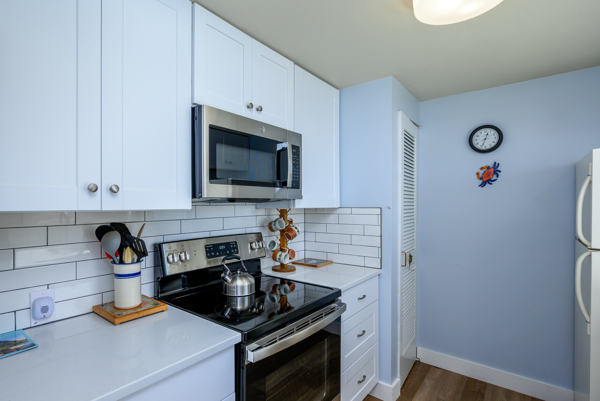 Image 9 for 102) 2 BR Suite, 1½ Baths, no pets