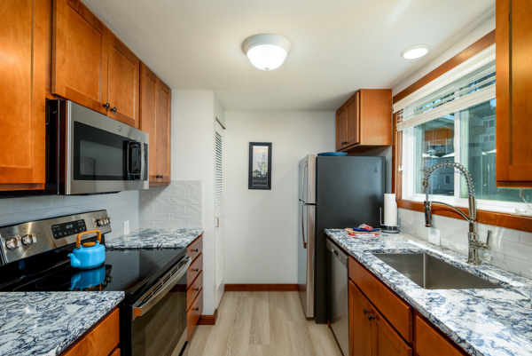 Image 9 for 103) Studio, full kitchen, pet friendly