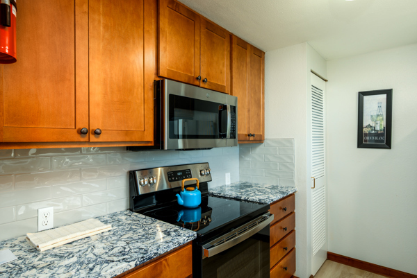 Image 7 for 103) Studio, full kitchen, pet friendly