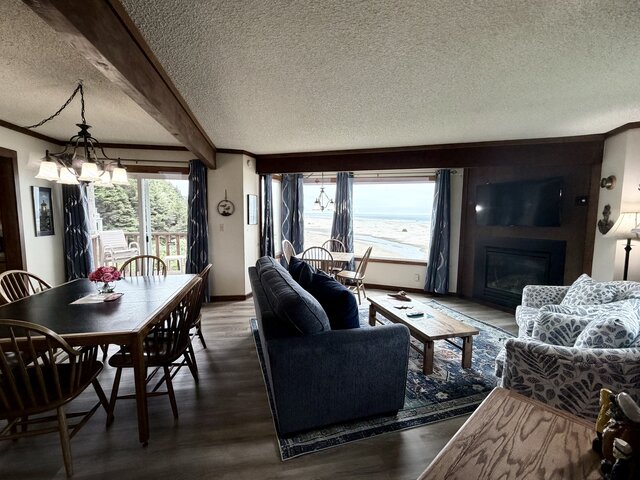 Image 3 for 101) 2 BR Suite, 1½ baths, no pets allowed
