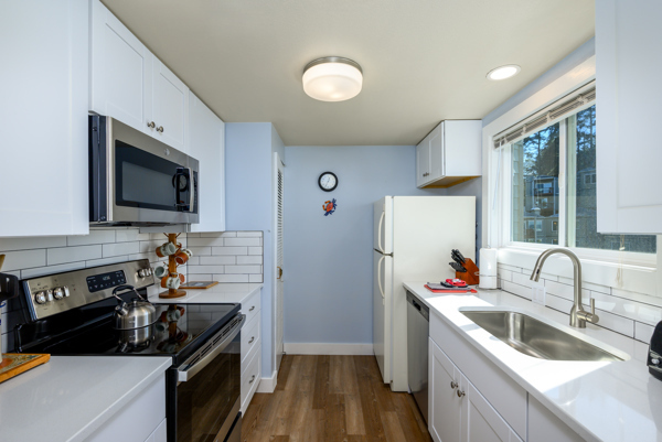 Image 8 for 102) 2 BR Suite, 1½ Baths, no pets