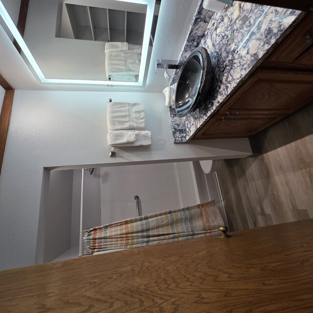 Image 7 for 122) Studio, full kitchen, pet friendly