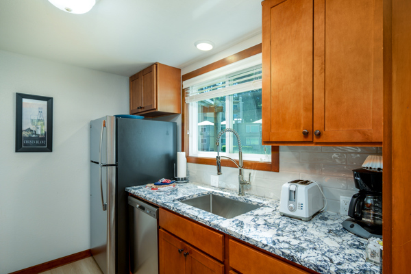 Image 8 for 103) Studio, full kitchen, pet friendly