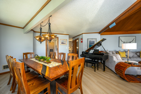 Image 11 for 131) Penthouse 2BR suite, 2½ baths, no pets