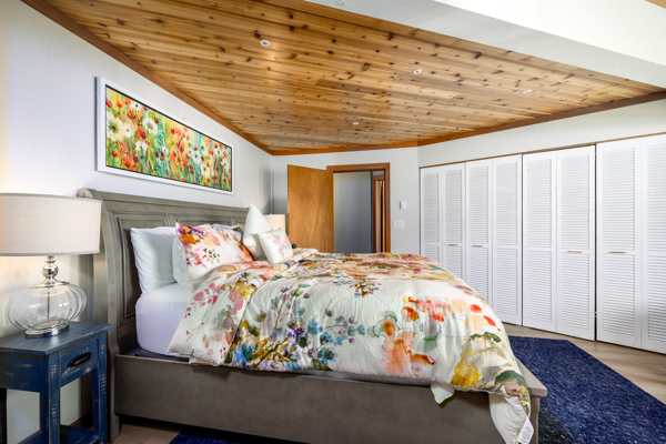 Image 21 for 131) Penthouse 2BR suite, 2½ baths, no pets