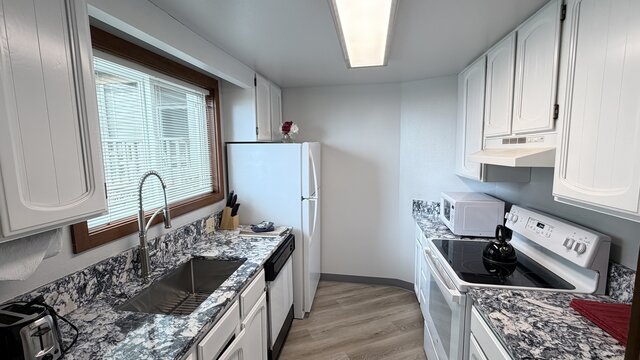 Image 5 for 116) Studio, full kitchen, no pets