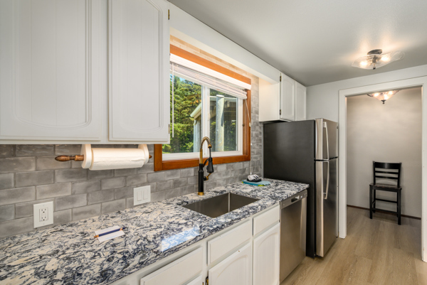 Image 15 for 131) Penthouse 2BR suite, 2½ baths, no pets