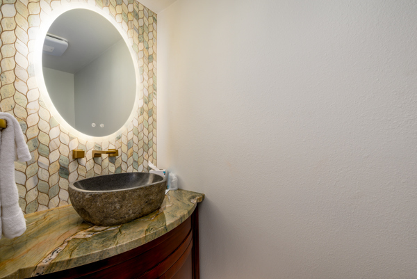 Image 5 for 131) Penthouse 2BR suite, 2½ baths, no pets