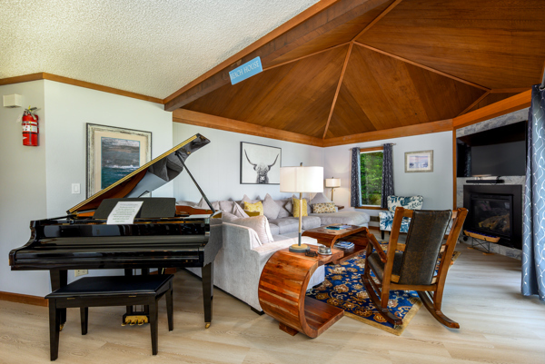 Image 10 for 131) Penthouse 2BR suite, 2½ baths, no pets