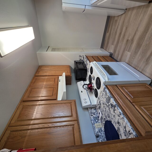 Image 5 for 122) Studio, full kitchen, pet friendly