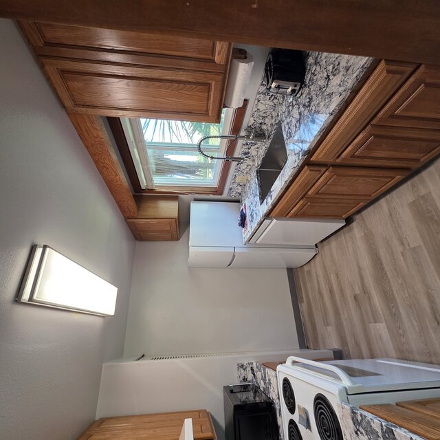Image 6 for 122) Studio, full kitchen, pet friendly