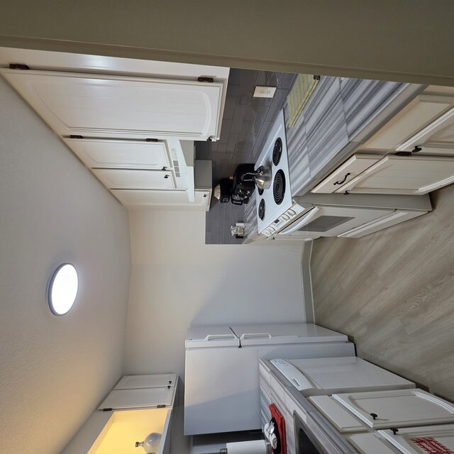 Image 5 for 114) Studio, full kitchen, Pet Friendly