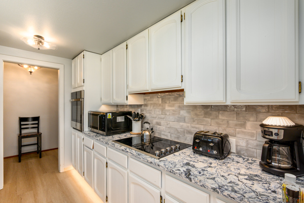 Image 16 for 131) Penthouse 2BR suite, 2½ baths, no pets