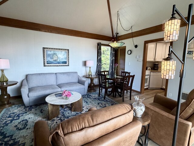 Image 6 for 117) 1BR Suite, 1 bath, no pets