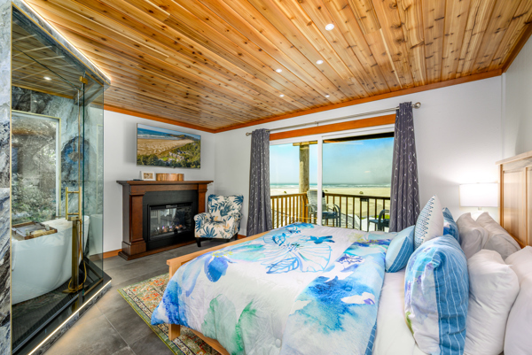 Image 20 for 131) Penthouse 2BR suite, 2½ baths, no pets