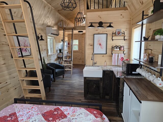 Image 2 for Apple Blossom Cabin