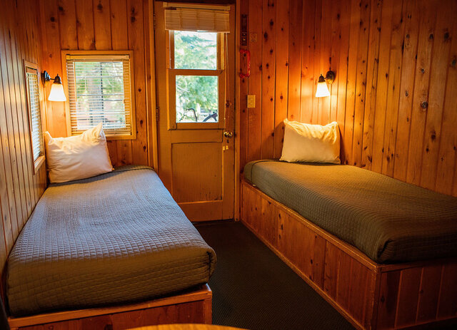 Image 3 for 09) Caboose #9 (1 Queen 2 Twins) - Bay Window Caboose