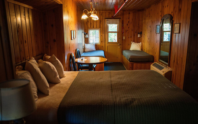 Image 2 for 09) Caboose #9 (1 Queen 2 Twins) - Bay Window Caboose