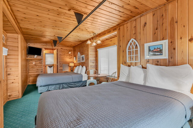 Image 4 for 08) Caboose #8 (2 Full Beds) - Red Bay Window Caboose