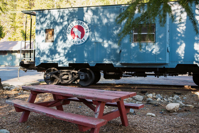 Image 3 for 10) Caboose #10 (1 Queen, 2 Twins) - Blue Caboose