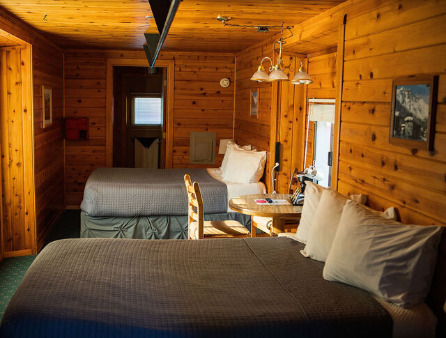 Image 4 for 07) Caboose #7 (2 Full Beds) - Green & Orange Caboose