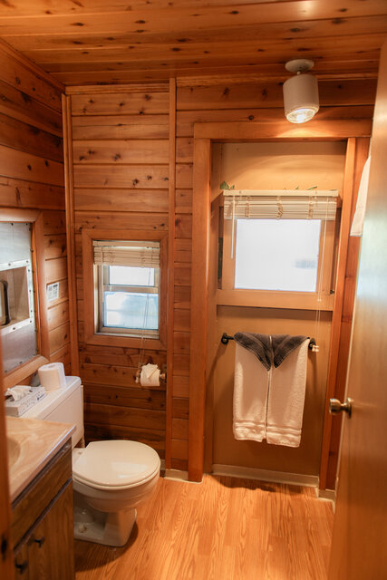 Image 6 for 07) Caboose #7 (2 Full Beds) - Green & Orange Caboose