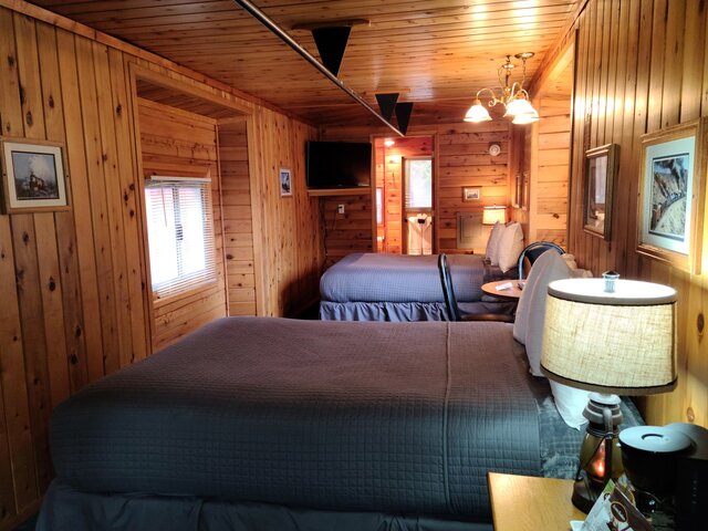 Image 4 for 24) Caboose #24 (2 Full Beds) - Southern Pacific