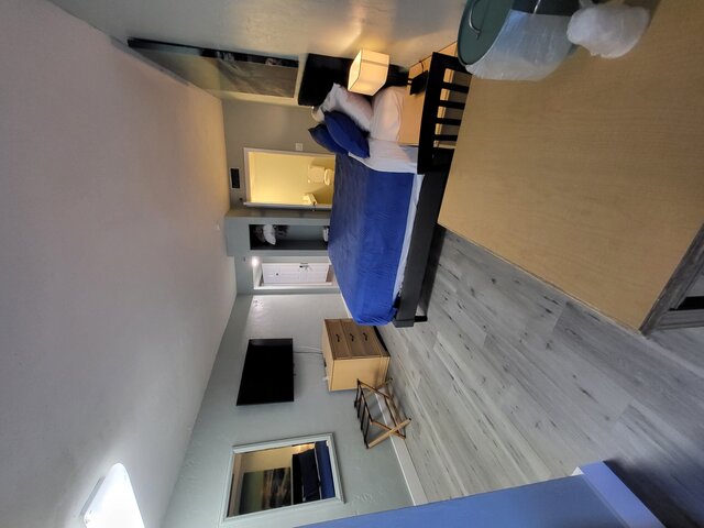 Image 2 for Sunset View King Studio